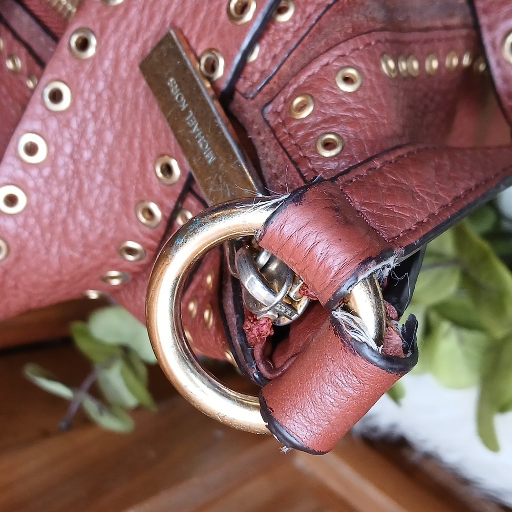 MICHAEL KORS CROSSBODY REDUCED FOR QUICK SALE - Picture 5 of 17